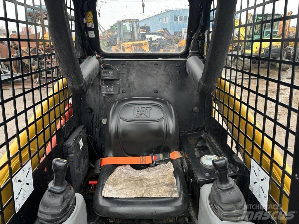 CAT 216 B 3 Minicargadoras