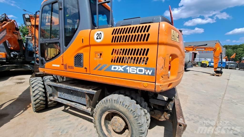 Doosan DX 160 W-3 Excavadoras de ruedas