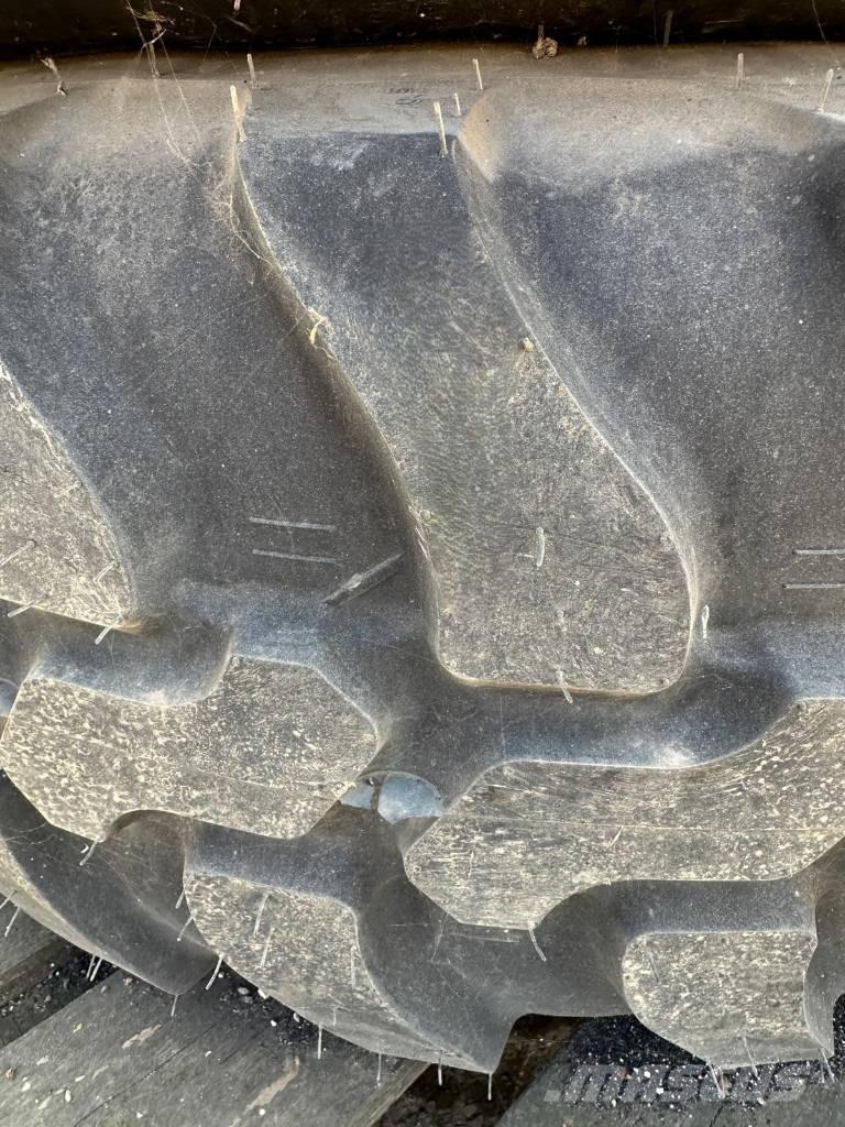 Dunlop 405/70R20 Neumáticos, ruedas y llantas