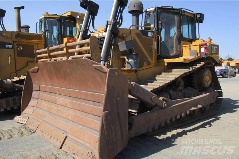 CAT D8R Buldozer sobre oruga