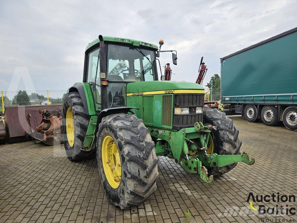 John Deere 6810 Tractores