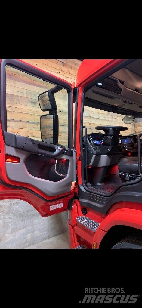 Scania P 280 Camiones caja cerrada