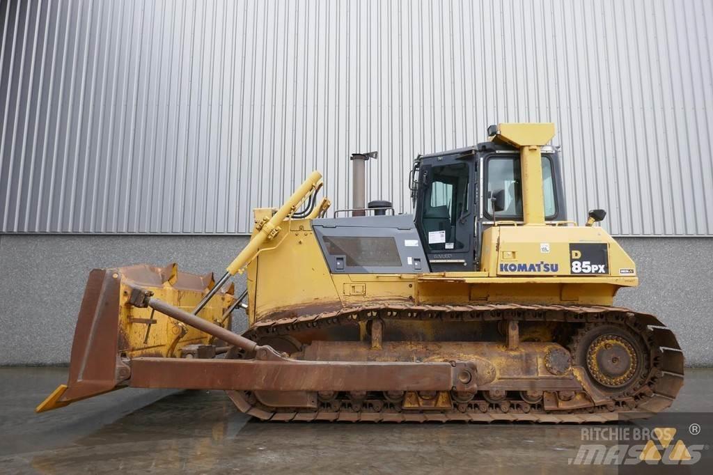 Komatsu D85PX-15 Buldozer sobre oruga