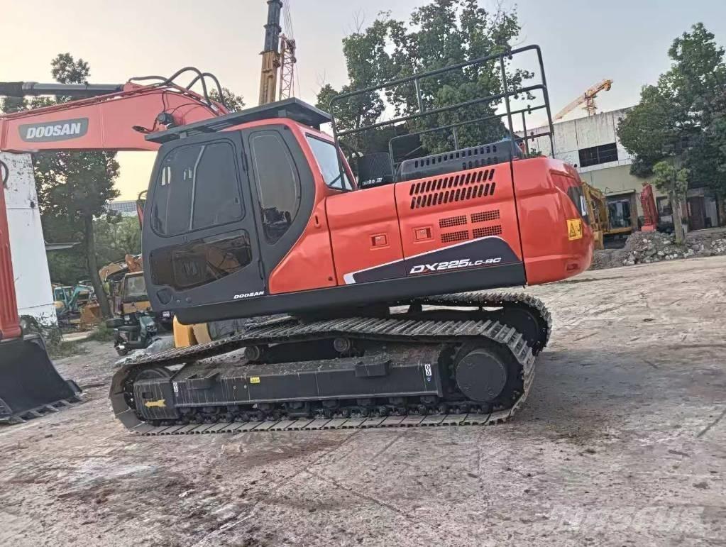 Doosan DX 225LC-9C Excavadoras de cadenas