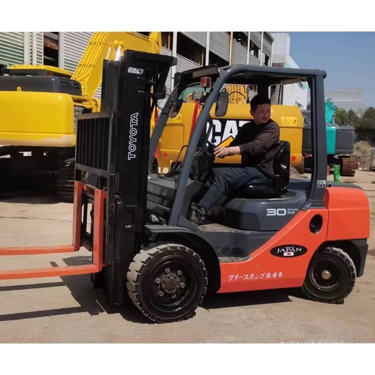 Toyota 8 FDN 30 Carretillas diesel