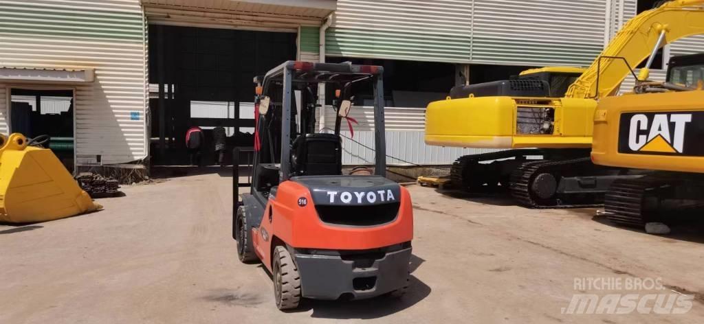 Toyota 8 FDN 30 Carretillas diesel