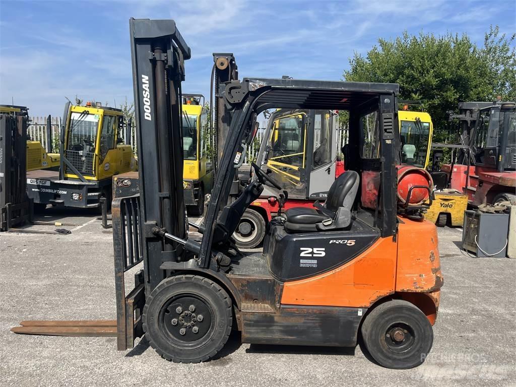 Doosan G25E-5 Carretillas LPG