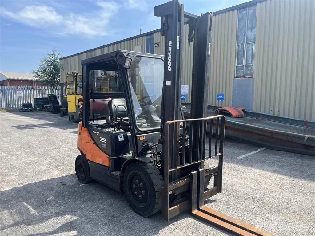 Doosan G25E-5 Carretillas LPG