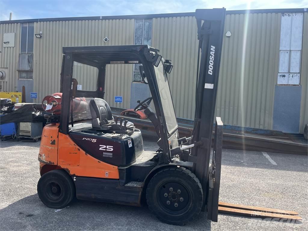 Doosan G25E-5 Carretillas LPG