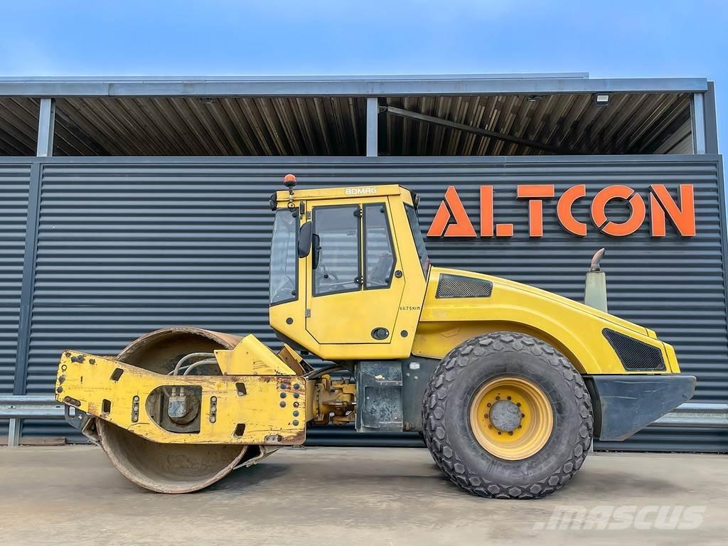 Bomag BW 213 DH-4 Rodillos de un solo tambor
