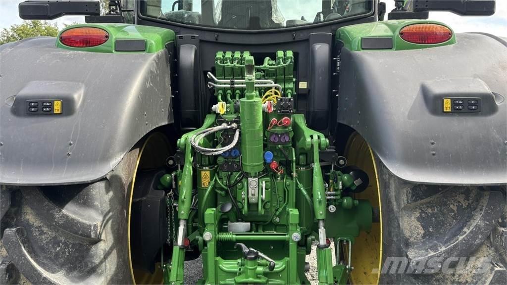 John Deere 6R215 Tractores