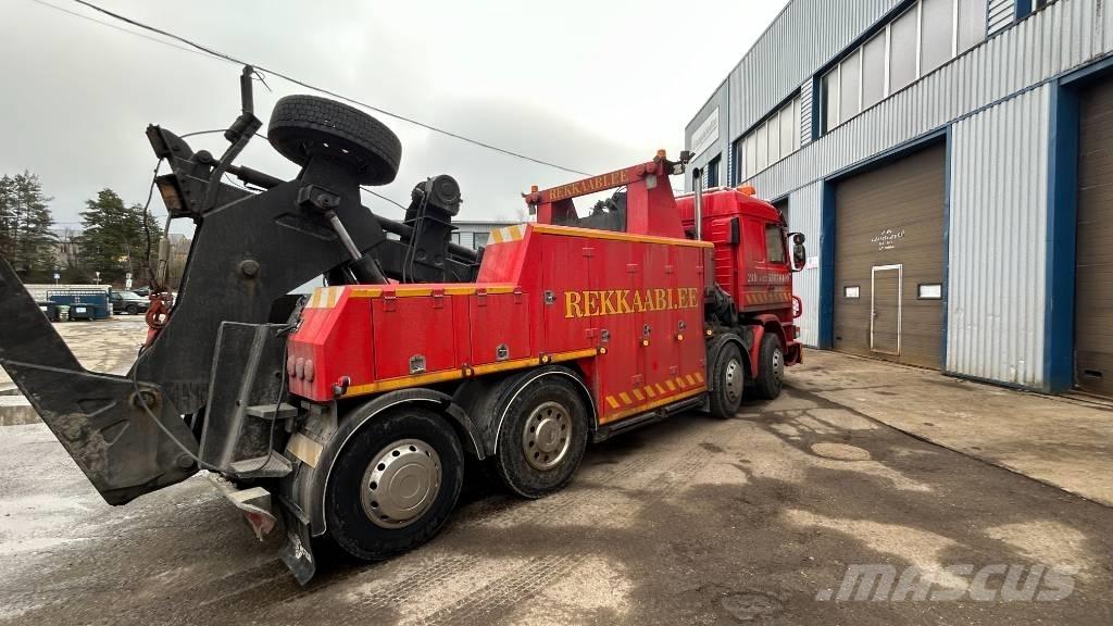 Scania P93 8X2 Grúas de vehículo