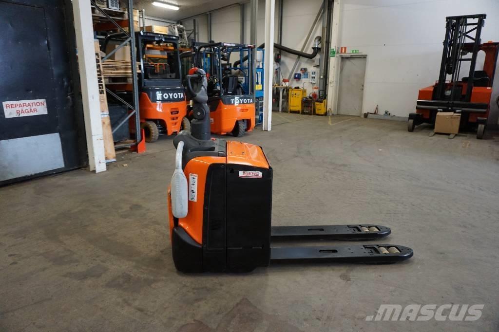 Toyota LPE220 Transpaletas Eléctricas con plataforma