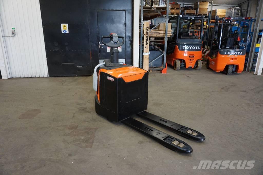 Toyota LPE220 Transpaletas Eléctricas con plataforma