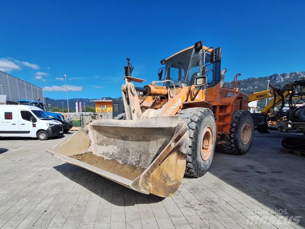 Doosan DL 300 Cargadoras sobre ruedas