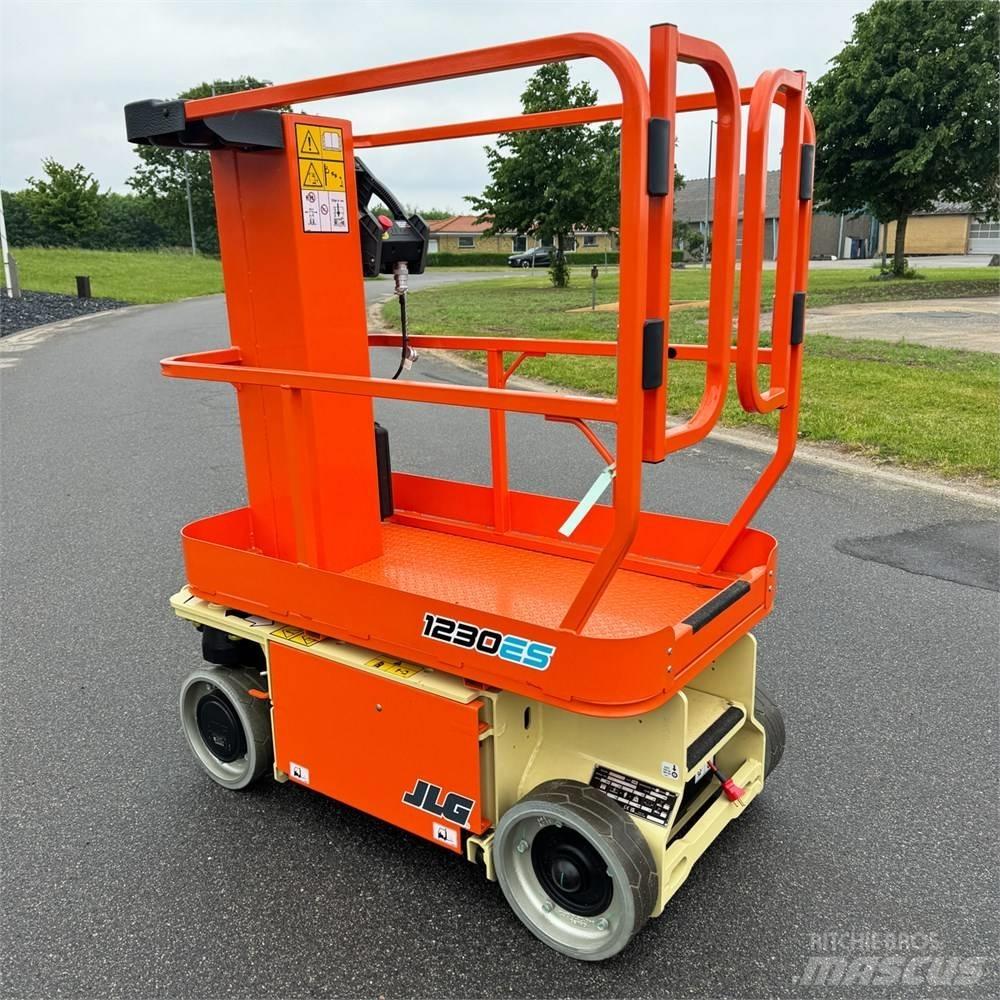 JLG 1230 ES Ascensores de personal y montacargas de acceso