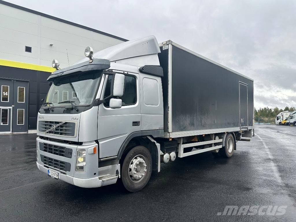 Volvo FM9 300 4x2 Camiones caja cerrada