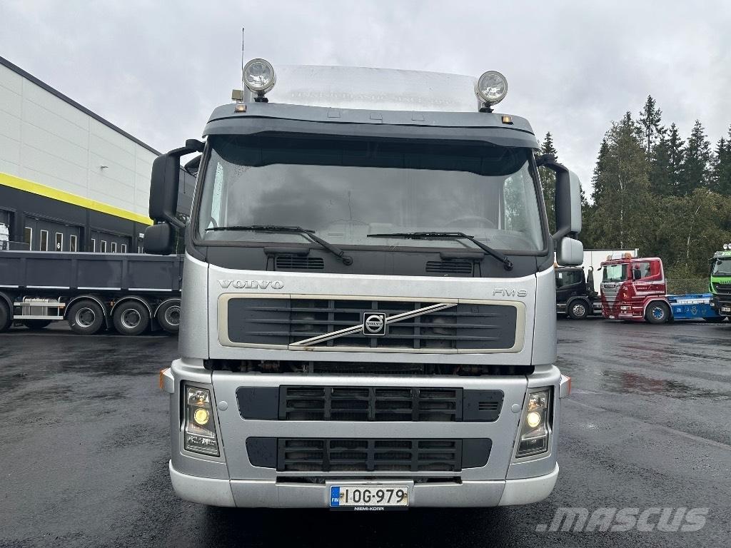 Volvo FM9 300 4x2 Camiones caja cerrada