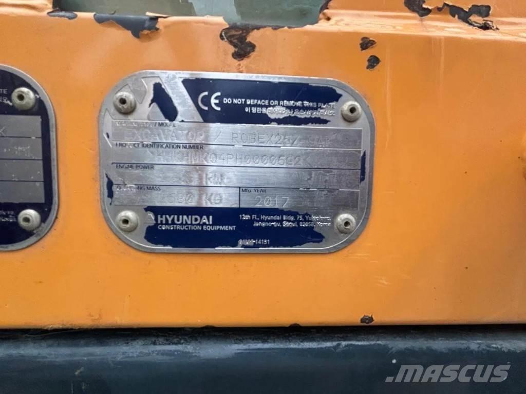 Hyundai R25Z Mini excavadoras < 7t