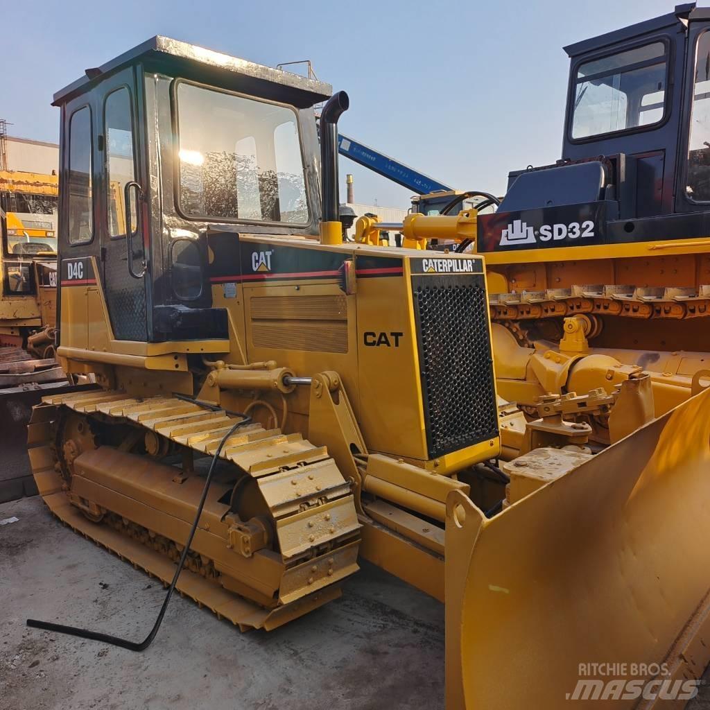 CAT D 4 C Buldozer sobre oruga