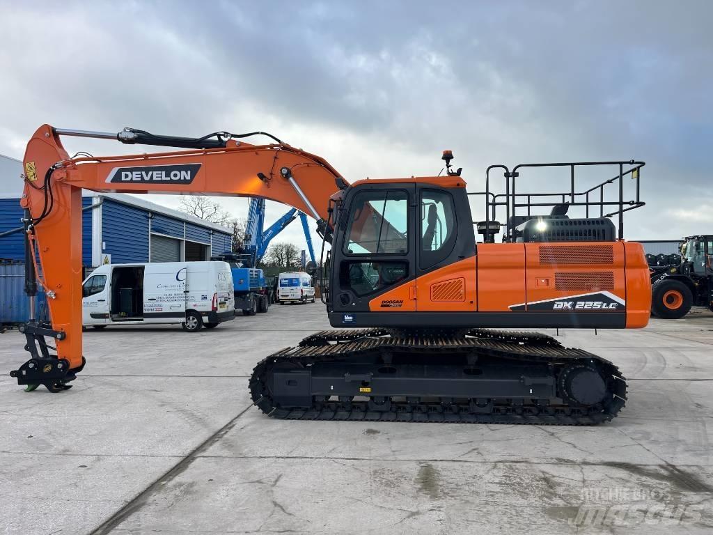 Develon DX 225 LC-7 Excavadoras de cadenas