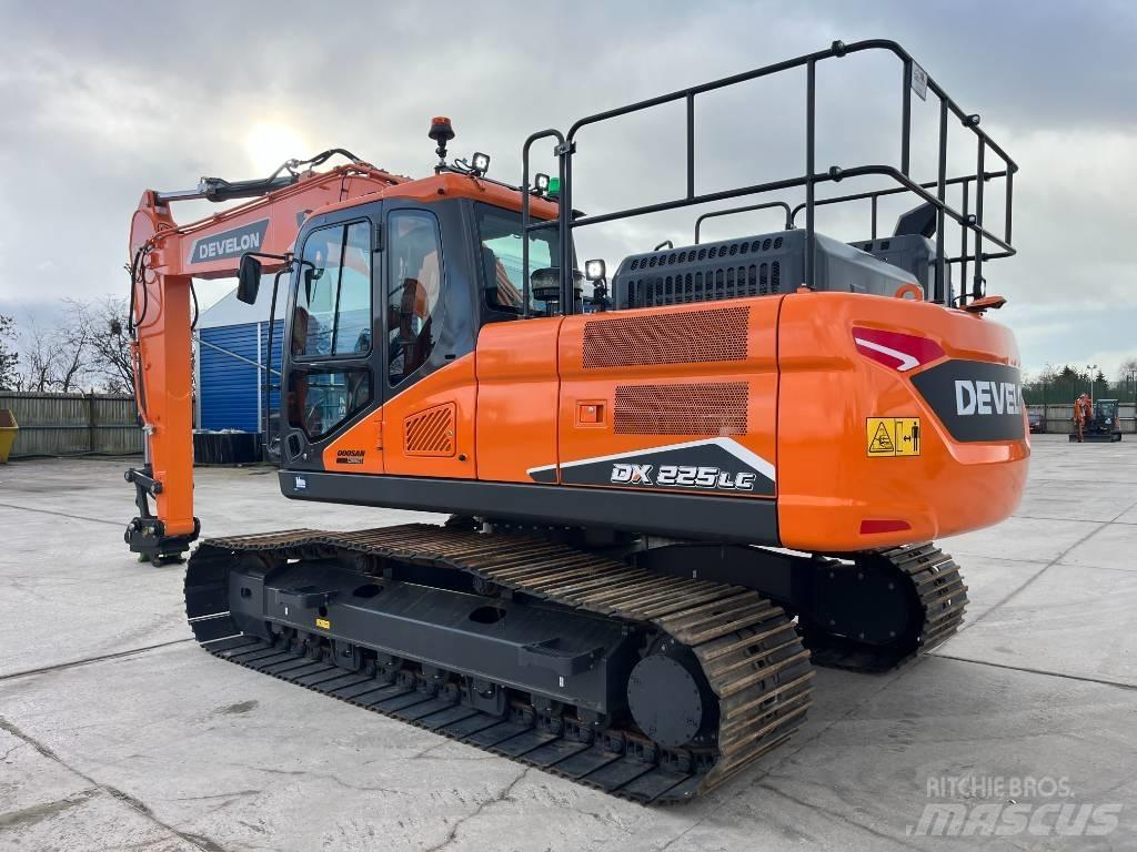 Develon DX 225 LC-7 Excavadoras de cadenas