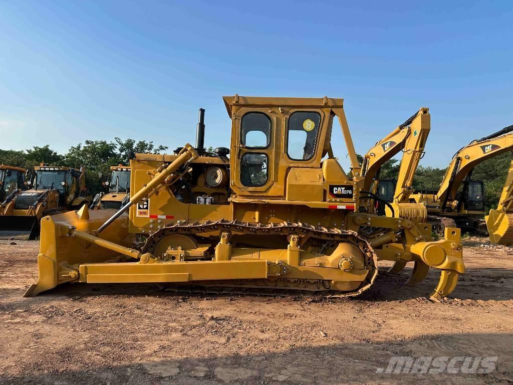 CAT D7G Buldozer sobre oruga