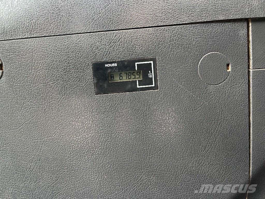 Hyundai HX220L Excavadoras de cadenas