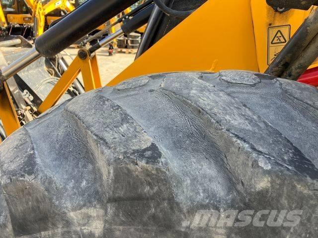 JCB 4CX AEC Retrocargadoras