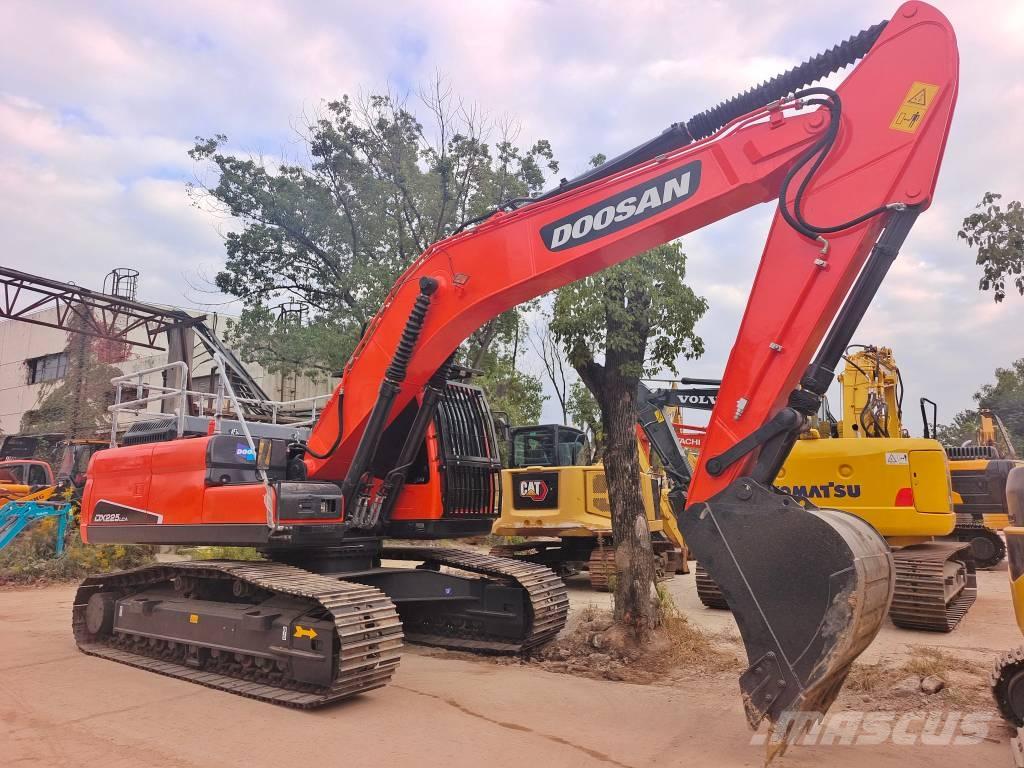 Doosan DX 225 Excavadoras de cadenas