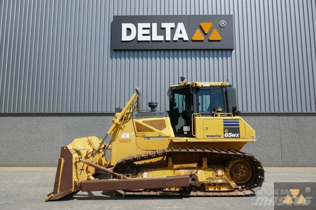 Komatsu D65WX-17 Buldozer sobre oruga