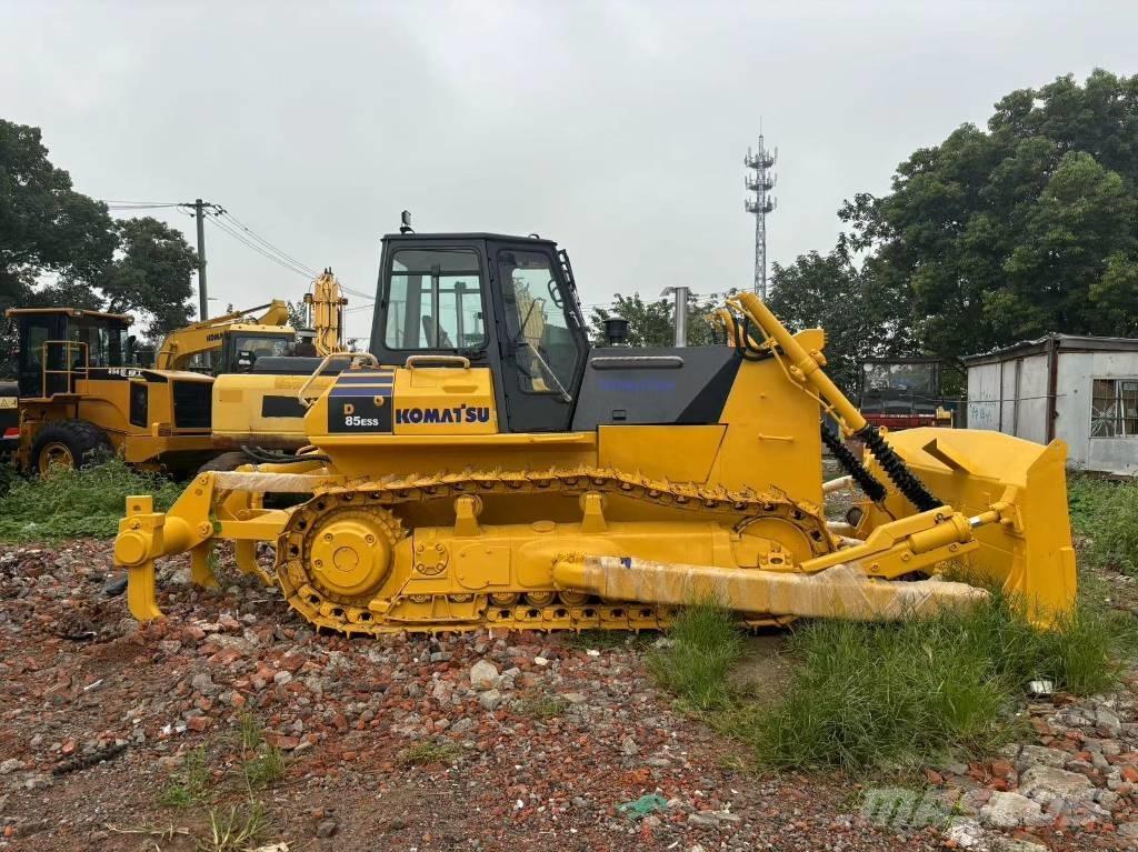 Komatsu D 85 E-12 Buldozer sobre oruga