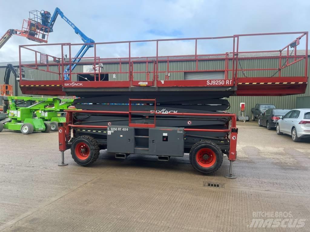 SkyJack SJ 9250 RT Plataformas tijera