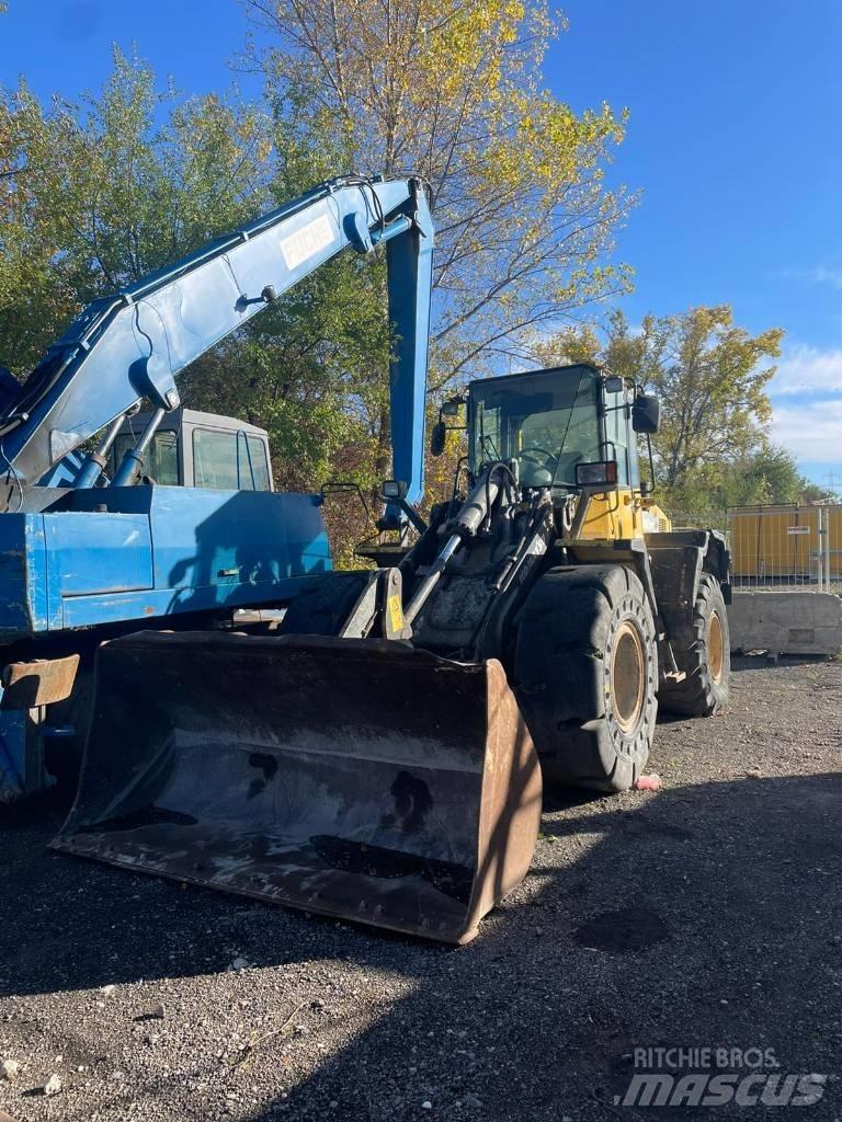Komatsu WA 200 PT-5 Cargadoras sobre ruedas