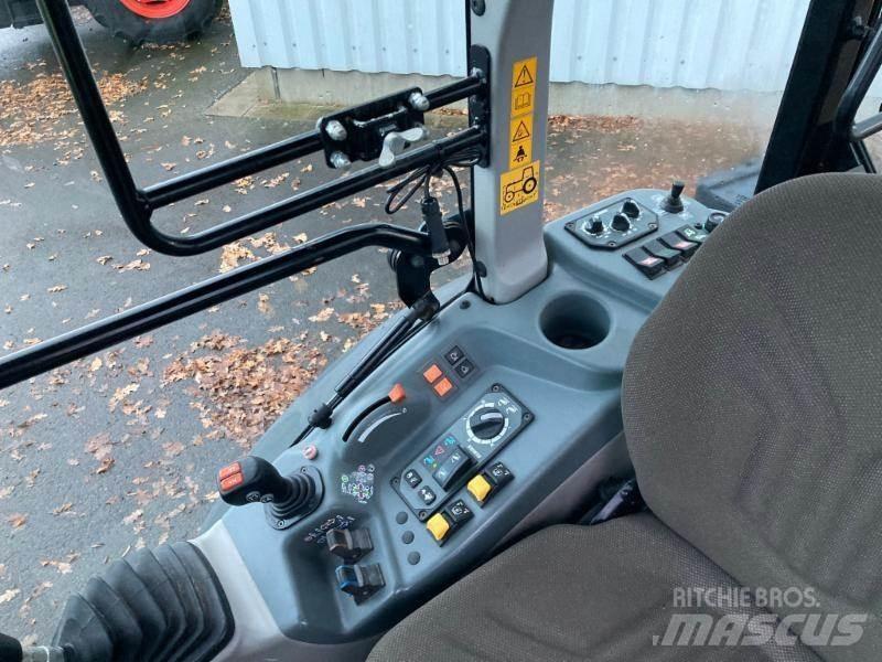CLAAS NEXOS 240 S Tractores