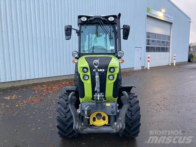 CLAAS NEXOS 240 S Tractores
