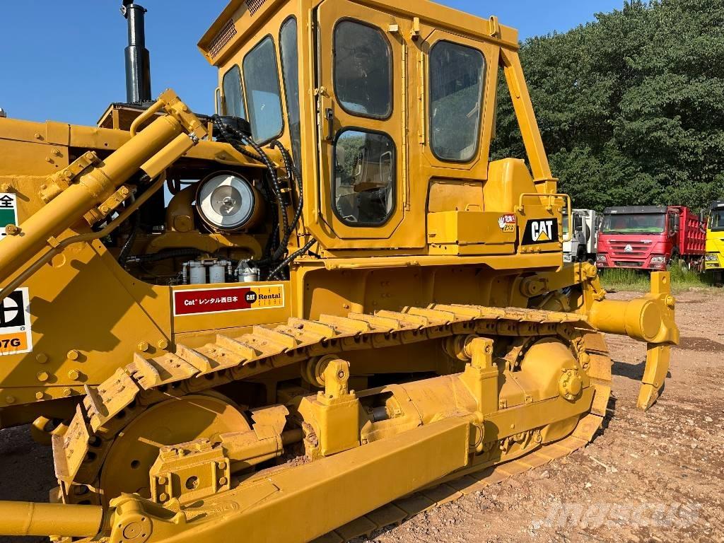 CAT D7G Buldozer sobre oruga
