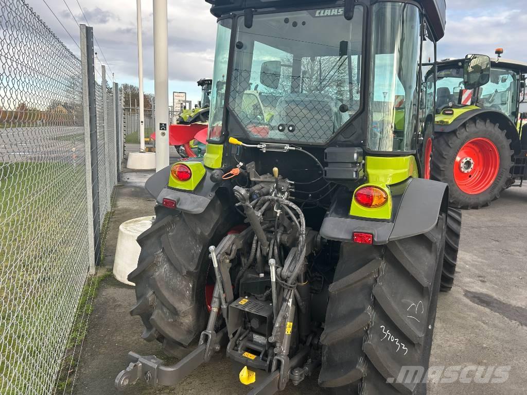 CLAAS Nexos 220 Tractores