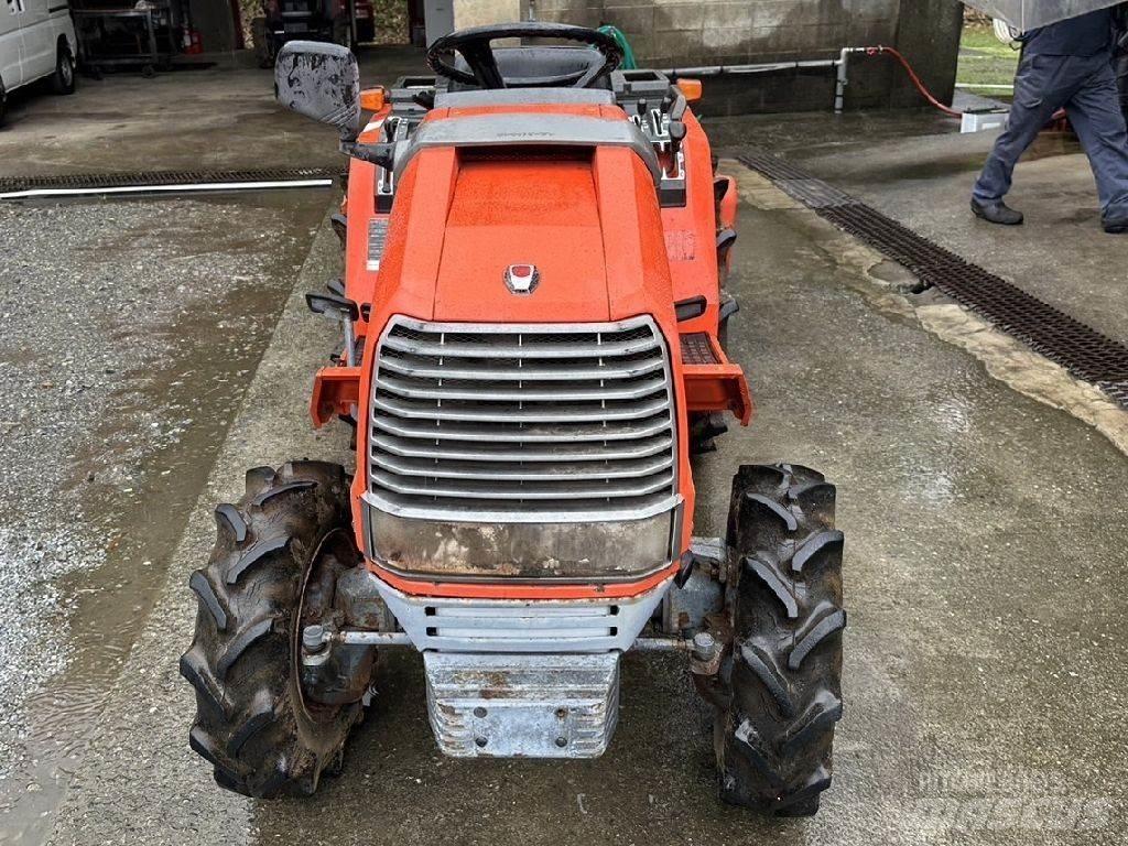 Kubota A-17 Tractores