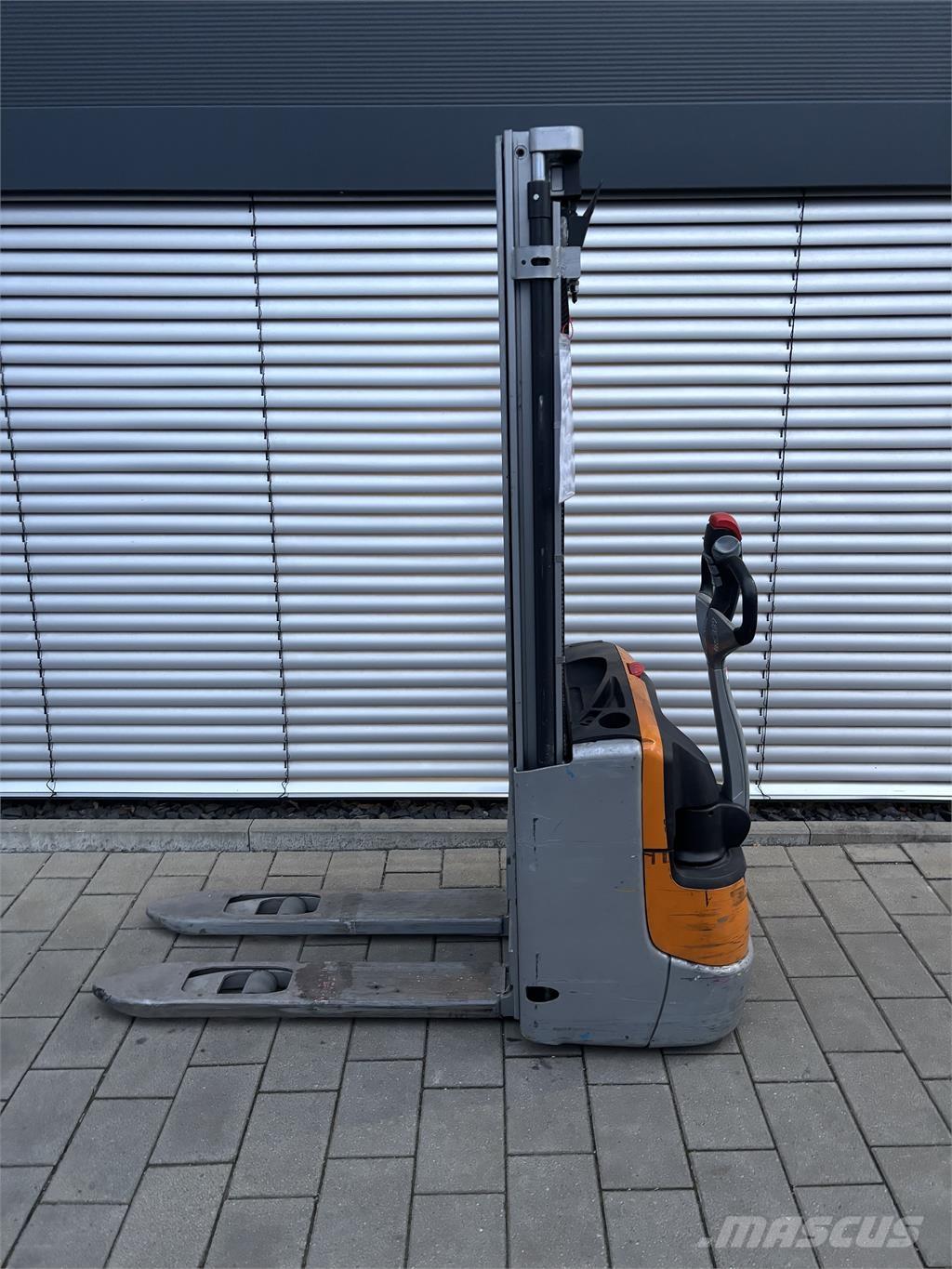 Still EXV 10 Apiladores eléctricos autopropulsados