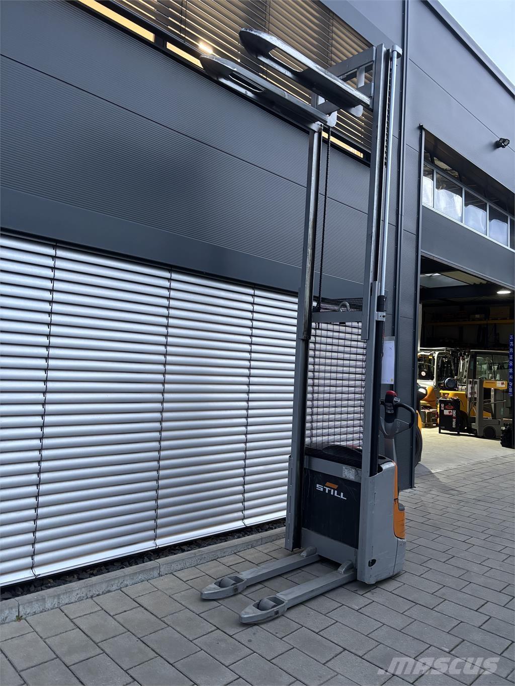 Still EXV 10 Apiladores eléctricos autopropulsados