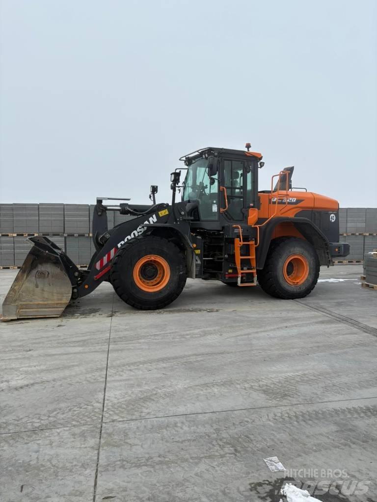 Doosan DL 320-7 Cargadoras sobre ruedas