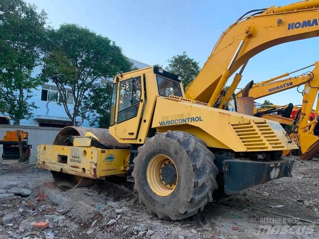 Bomag BW 225 D-3 Rodillos de doble tambor