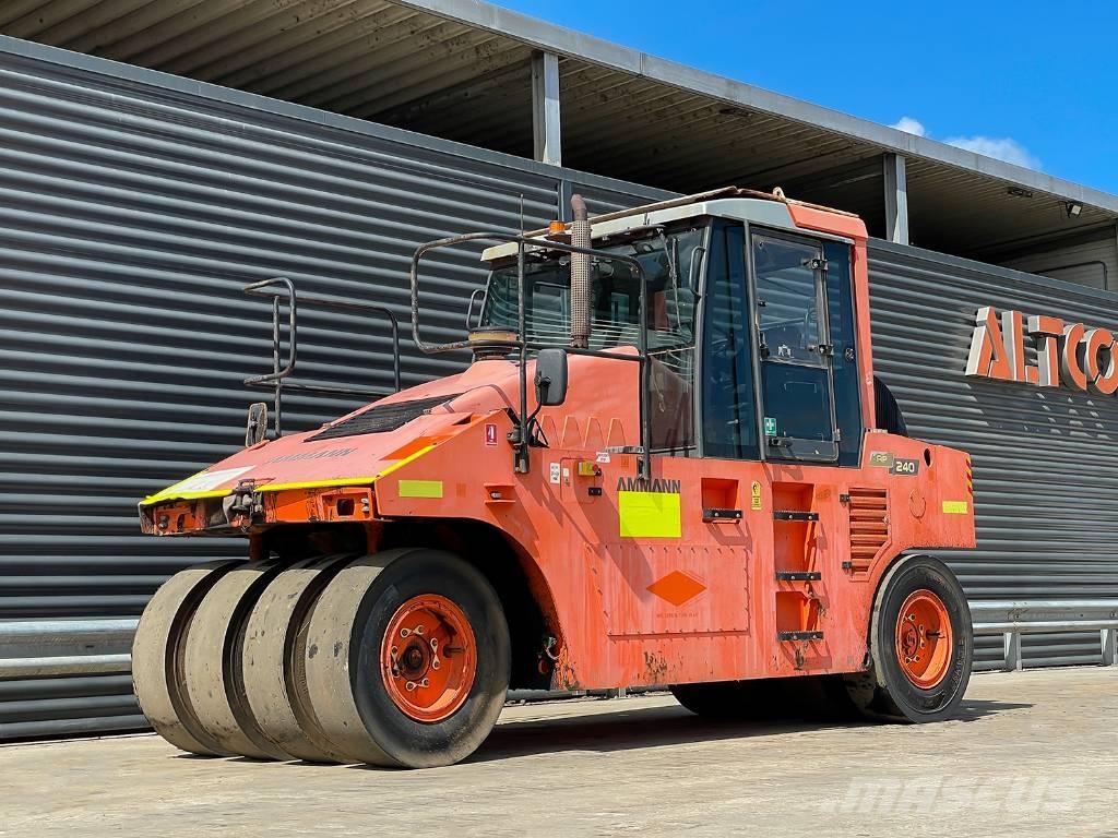 Ammann AP 240 Rodillos sobre neumáticos