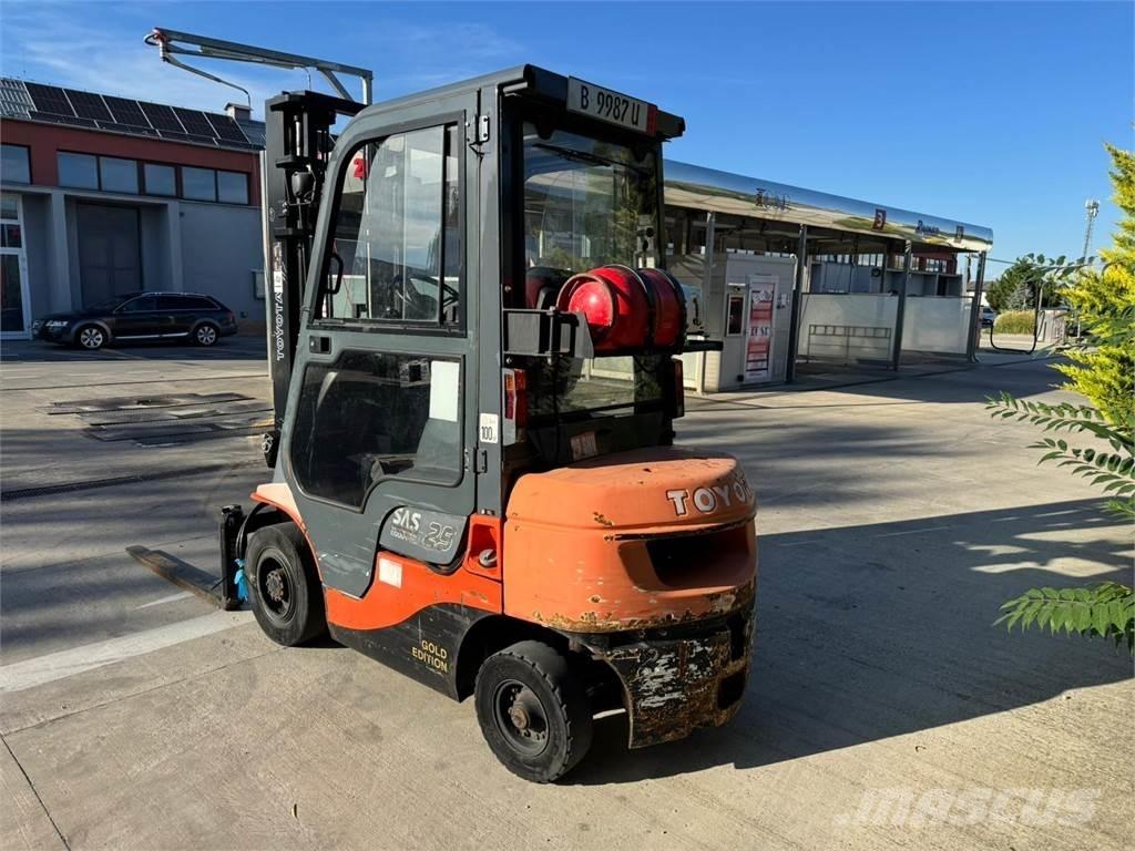 Toyota 7FGF25 Carretillas LPG