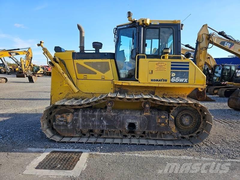 Komatsu D 65 WX-17 Buldozer sobre oruga