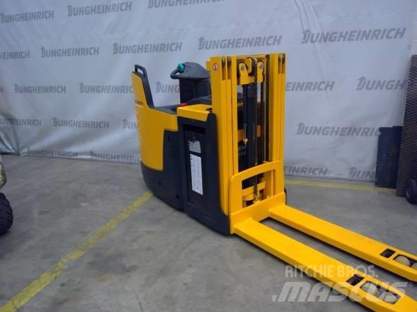 Jungheinrich ERD 220 Apiladores eléctricos autopropulsados