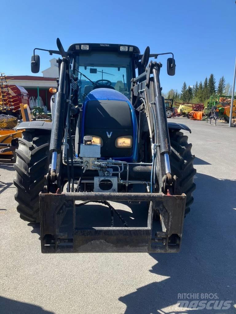 Valtra T 151 Tractores