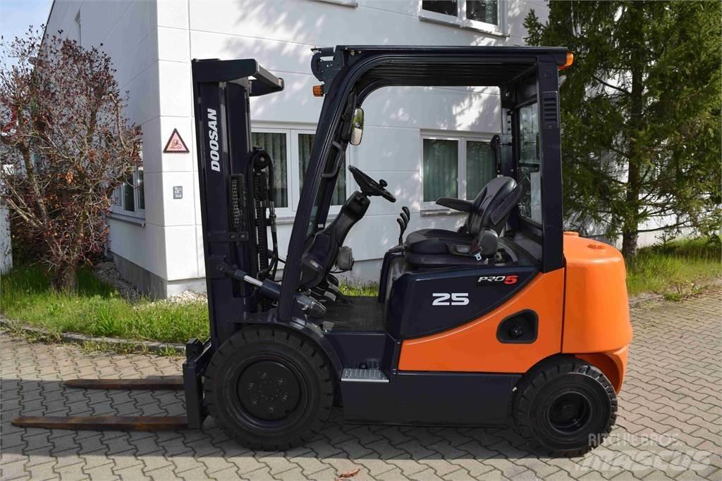 Doosan D 25 S-5 Carretillas diesel