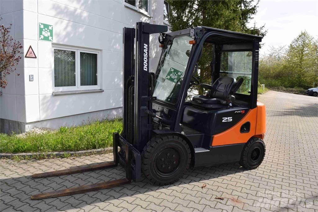 Doosan D 25 S-5 Carretillas diesel